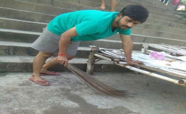 VIDEO : बक्सर में एक युवा सार्वजनिक सहयोग से बना रहा है गंगा को निर्मल, अभियान के 150 सप्ताह पूरे