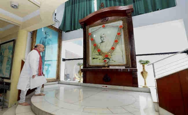 अमित शाह ने विवेकानंद के पैतृक घर का दौरा किया
