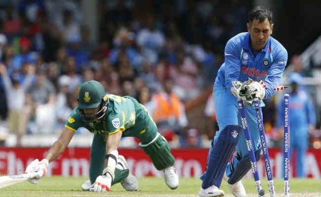 जानें, क्या हुआ जब डिविलियर्स ने धौनी से संन्यास के बारे में पूछा