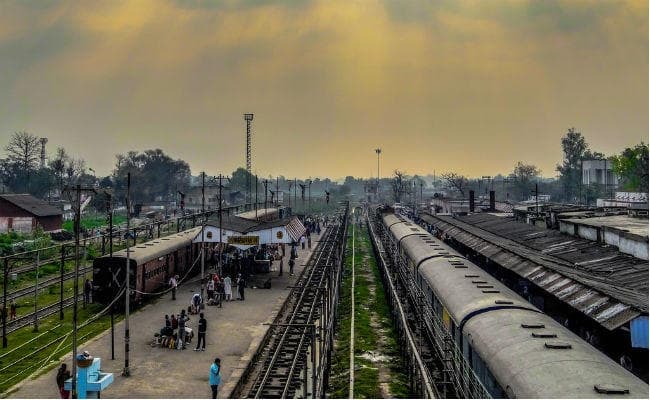 मुजफ्फरपुर- गोरखपुर रेलखंड पर परिचालन शुरू