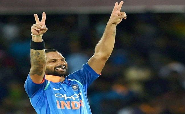 टीम इंडिया के ओपनर शिखर धवन बाइक से टकराये, देखें VIDEO