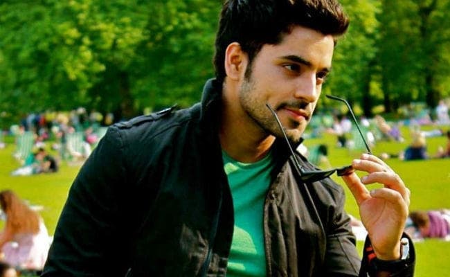 सना खान और उर्वशी रौतेला के साथ ट्रेवलिंग करेंगे गौतम गुलाटी