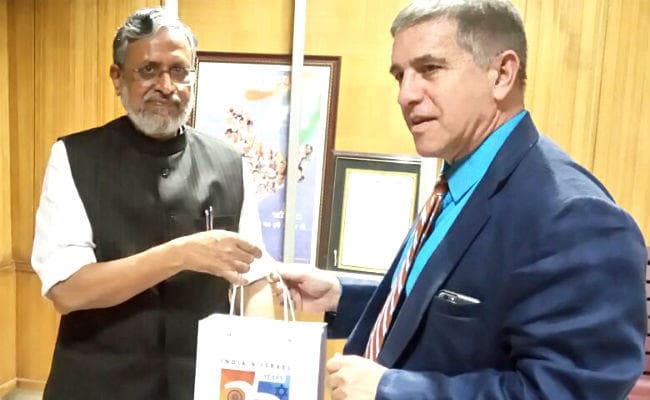 वैशाली के आम-लीची केंद्र में मिठास लायेगा इजरायल, सुशील मोदी को दिया इजरायल आने का न्योता