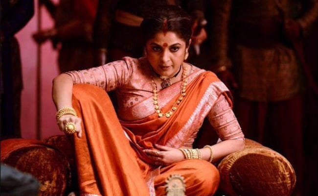 शाहरुख संग काम कर चुकी हैं ''राजमाता शिवगामी देवी'', जानें उनके बारे में 8 दिलचस्‍प बातें...