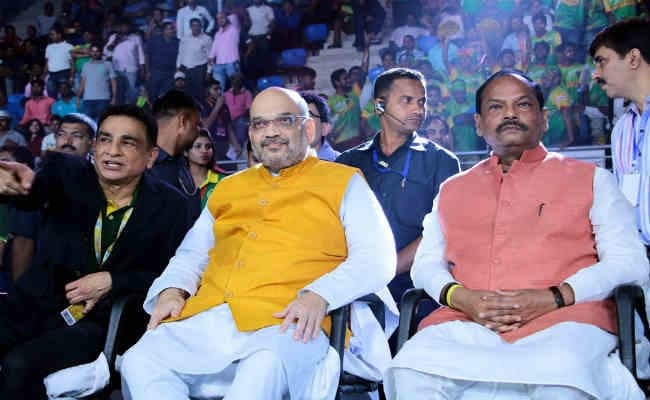 Pro Kabaddi League 2017 : गुजरात और मुंबई का मैच देखने पहुंचे अमित शाह
