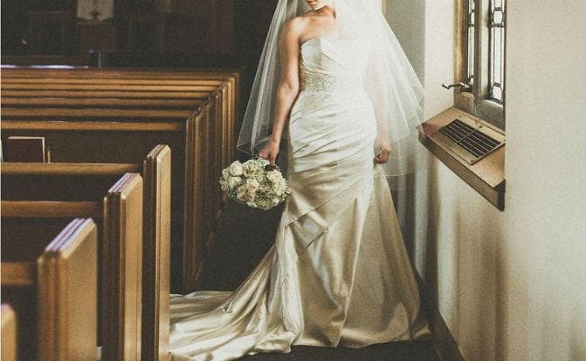 समलैंगिक विवाह की समर्थक महिला का विवाह चर्च ने किया रद्द, पीएम ने किया बचाव