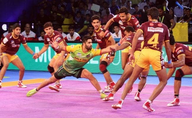 pro kabaddi league 2017 : रोमांचक मुकाबले में पटना ने यूपी को 45-42 से रौंदा, प्रदीप का रिकॉर्ड प्रदर्शन