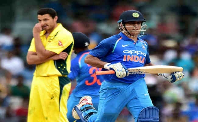 INDvsAUS LIVE: बारिश के कारण 7 ओवर की कटौती, ऑस्ट्रेलिया को 43 ओवर में बनाने होंगे 260 रन