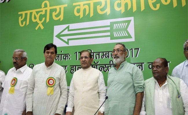 शरद गुट ने नीतीश को अध्यक्ष पद से हटाया, छोटू भाई वसावा बने जदयू के कार्यकारी अध्यक्ष