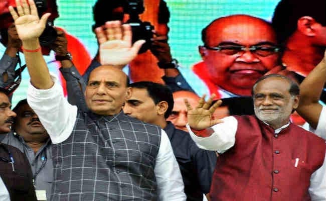 जब तक पाकिस्तान सीमा पार आतंकवाद नहीं रोकता, बातचीत करना बेमानी : राजनाथ