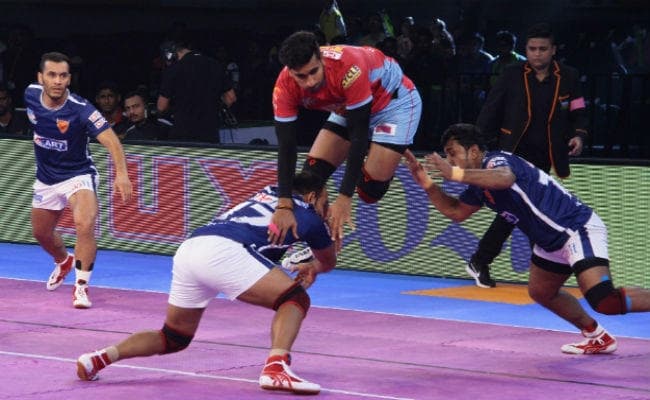 pro kabaddi league 2017 : जयपुर पिंक पैंथर ने दबंग दिल्ली को 36-25 से हराया