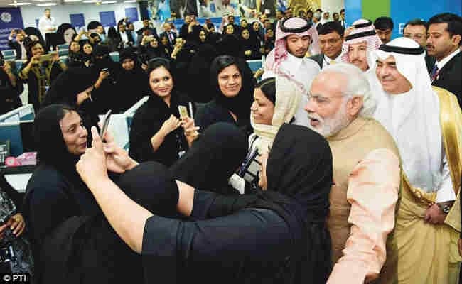 बनारस में PM करेंगे संवाद, सरकार ने मुसलिम महिलाओं को लाने की जिम्मेदारी मदरसों को सौंपी