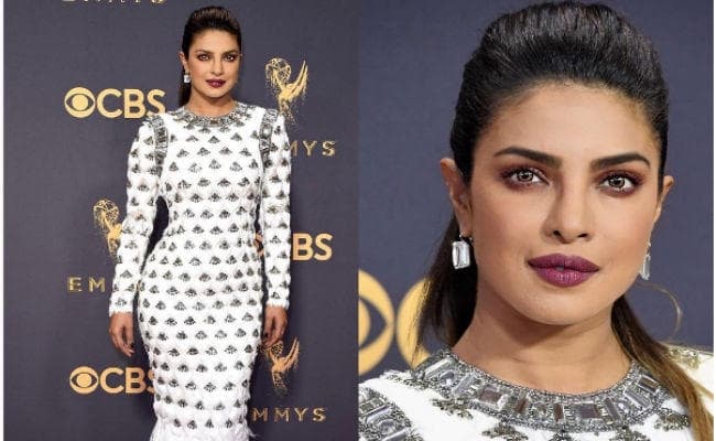 2017 के एम्मी पुरस्कार समारोह में सफेद पोशाक में छा गईं प्रियंका चोपड़ा, देखें तसवीरें