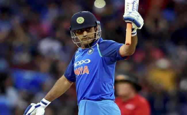 धौनी के नाम अनोखा विश्व रिकॉर्ड, जमाया अर्धशतकों का शतक