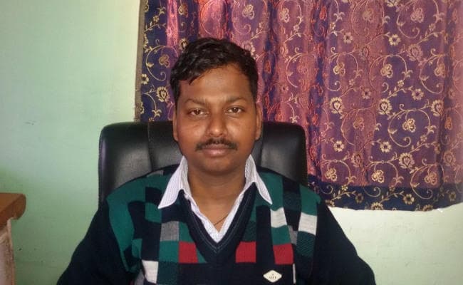 झारखंड में भ्रष्टाचार का हाल : साथी कर्मचारी की सैलरी रिलीज करने के नाम पर बीडीओ साहब ले रहे थे घूस