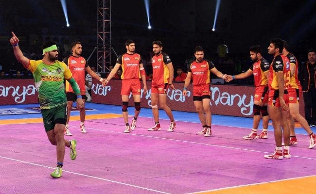 pro kabaddi league 2017 : रोमांचक मुकाबले में पटना पाइरेट्स ने बेंगलुरु को 36-32 से हराया, होम ग्राउंड में तीसरी जीत