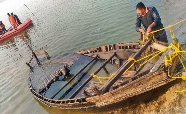 बिहार : मुंगेर के एक झील में नौका पलटने से दो महिलाओं की मौत