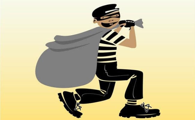 ईमानदार चोर! सलाह की पर्ची के साथ लौटाया चोरी का सामान