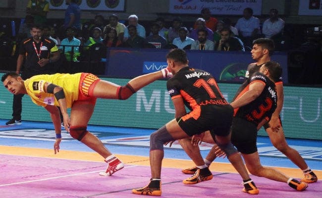 pro kabaddi league 2017 : यू मुंबा को 45-23 से हराकर गुजरात शीर्ष पर