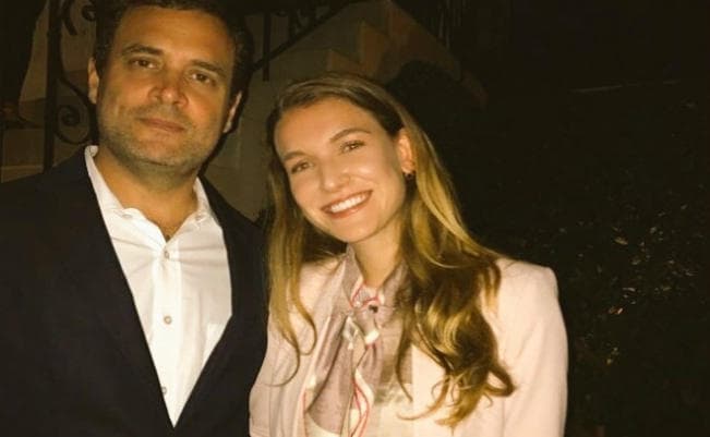 राहुल गांधी की अमेरिका में अभिनेत्री से मुलाकात की तसवीर वायरल, आखिर कौन हैं नथालिआ रामोस?