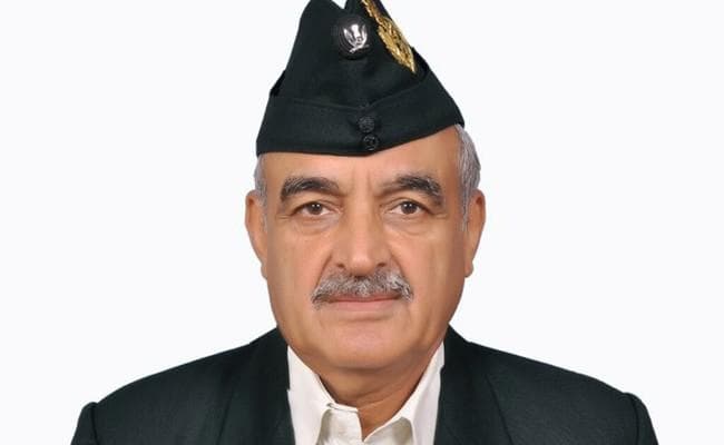 गुरदासपुर में आप कंडीडेट के बाॅडीगार्ड ने की अंधाधुंध फायरिंग, कर्इ गाड़ियों को हुआ नुकसान