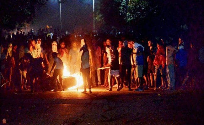 छेड़खानी के बाद BHU में हिंसा, फायरिंग, Action में सीएम योगी, कमिश्नर से मांगी रिपोर्ट, संस्थान दो तक बंद