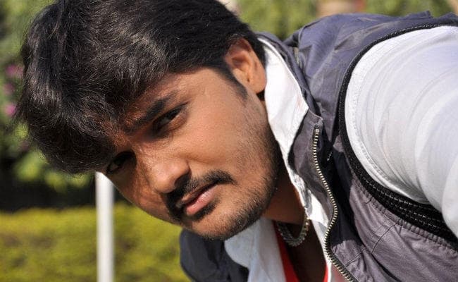 बलात्कार के मामले में भोजपुरी फिल्म अभिनेता मनोज पांडे की पत्नी भी गिरफ्तार