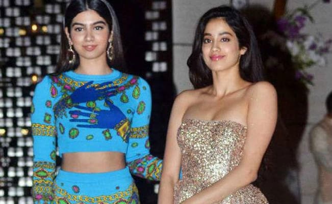 #PHOTO : Ambani की पार्टी में खुशी - जाह्नवी, करिश्मा - करीना पर टिकी निगाहें, ये भी खूब जमे...