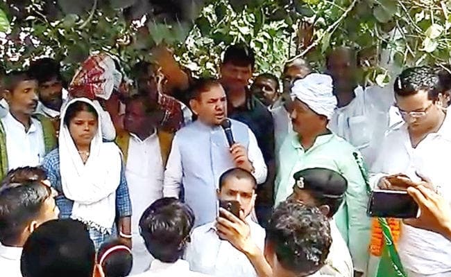 पूरे देश व बिहार की स्थिति ''अंधेर नगरी चौपट राजा'' जैसी : शरद, सांसद की रवानगी होते ही मंच पर हुआ अश्लील नृत्य, देखें वीडियो