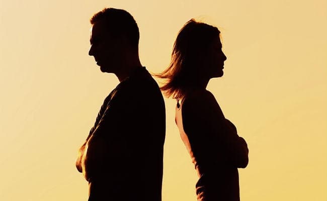 घर जमाई बनने के लिए ब्लैकमेल करती है मेरी पत्‍नी