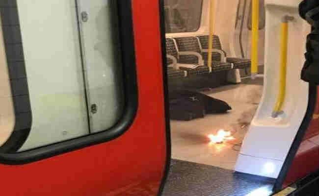 लंदन : अंडरग्राउंड ट्रेन में धमाका, कुछ लोगों के घायल होने की खबर