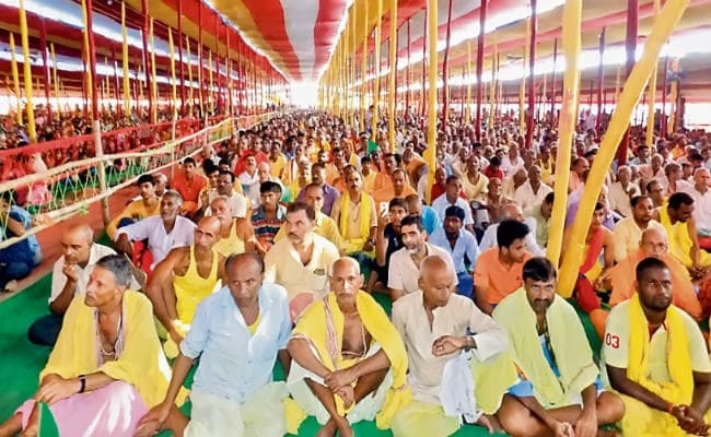 आरा : अंतरराष्ट्रीय धर्म सम्मेलन का शुभारंभ, 11 हजार आचार्य यज्ञ में देंगे आहुति