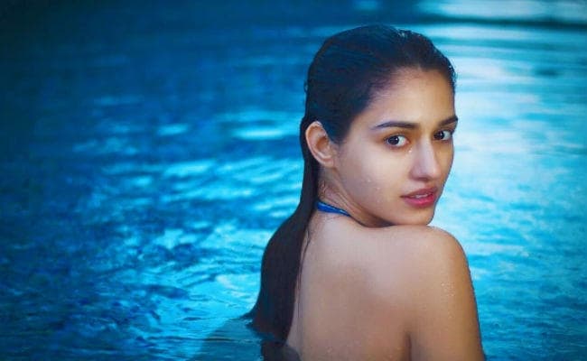 स्‍वीमिंग पूल में टाइगर संग दिखीं दिशा पटानी, ''बागी 2'' के बारे में दी ये जानकारी...