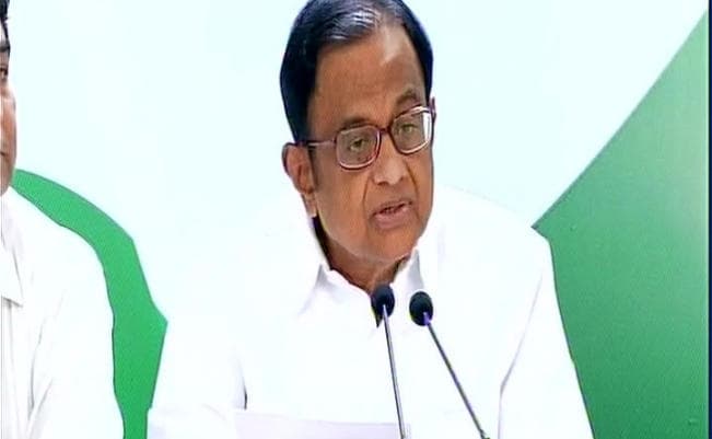 यशवंत के आलेख पर चिदंबरम ने सरकार से पूछा, कब तक प्रधानमंत्री के वाक्पटु बयानों में छिपोगे?