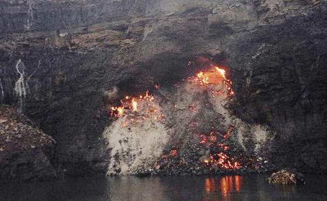 धनबाद-चंद्रपुरा रेलखंड पर पटरी के नीचे लगी आग का फिर से होगा अध्ययन, कोयला मंत्रालय ने दिये निर्देश