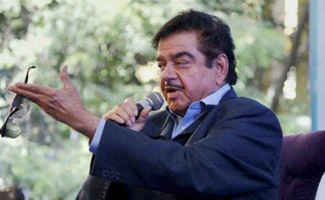 अपने ही कर रहे हैं मोदी सरकार पर हमला, यशवंत सिन्हा को मिला शिवसेना और बिहारी बाबू का साथ
