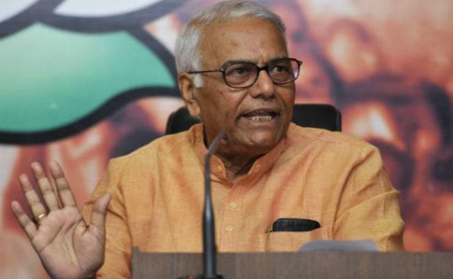 अर्थव्यवस्था का हाल : बिल्ली के गले में घंटी बांध गये यशवंत सिन्हा