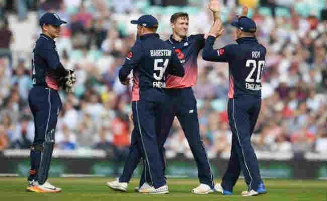 इंग्लैंड ने वेस्टइंडीज से 98 रन कम बनाया फिर भी मैच जीता, सीरीज पर कब्जा