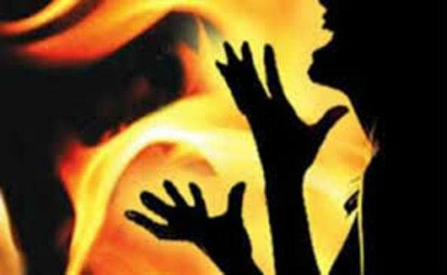 दहेज के लिए विवाहिता को जिंदा जला कर मार डाला