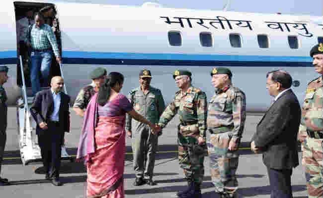 रक्षामंत्री बनने के बाद पहली बार जम्मू-कश्मीर पहुंचीं निर्मला सीतारमण, सीमा पर सुरक्षा का लेंगी जायजा