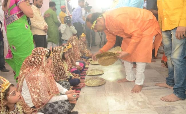 महिला सशक्तिकरण और समाज में महिलाओं का सम्मान बढ़े, यही संदेश देती हैं मां दुर्गा : रघुवर दास