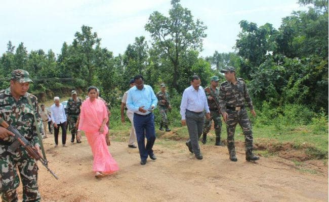IN PICS : झारखंड की मुख्य सचिव राजबाला वर्मा गुमला पहुंची, आंजनधाम में माथा टेक पूजा की