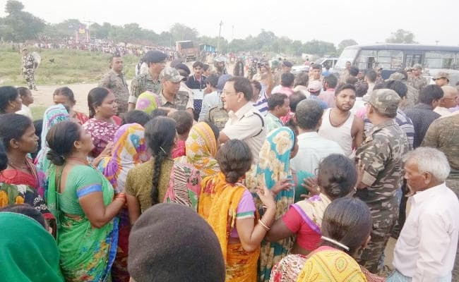 VIDEO बोकारो : सड़क दुर्घटना में एक की मौत, चालक को छुड़ाने के लिए पुलिस ने भीड़ पर चलायी लाठियां