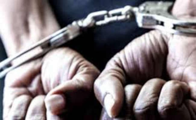 हाइटेक चीटिंग डिवाइस सप्लाई करनेवाला कांस्टेबल गिरफ्तार