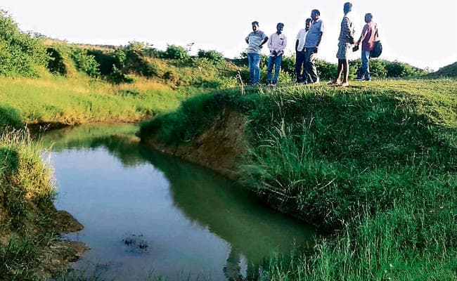 डूबने से चार, सेल्फी के फेर में एक मौत