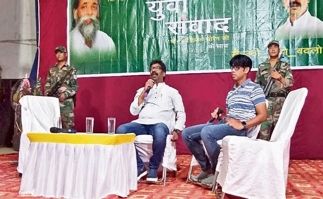 चाईबासा : ....जब युवा संघर्ष कार्यक्रम में हेमंत सोरेन ने कहा, सीबीआइ के डर से मुझे छोड़नी पड़ी इंजीनियरिंग की पढ़ाई