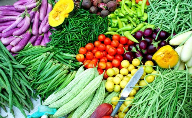 सब्जियों के भाव आसमान पर, सौ रुपये किलो बिकी झिंगली, पर्व-त्योहार को लेकर बढ़ गये दाम