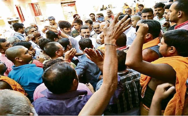 सुबह सांसद निशिकांत का विरोध, दोपहर बाद हुआ हैप्पी इंडिंग