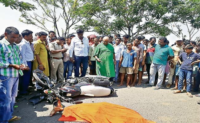 पुजारी की मौत, फूटा गुस्सा सड़क पर शव रख किया जाम