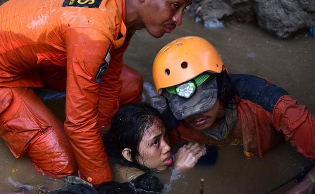 1,000 से अधिक शवों के लिए खोदी गयी सामूहिक कब्र, इंडोनेशिया ने मांगी अंतरराष्ट्रीय मदद